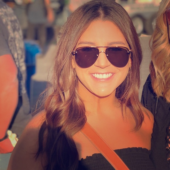 Meet your Posher, Tara - Picture 1 of 1